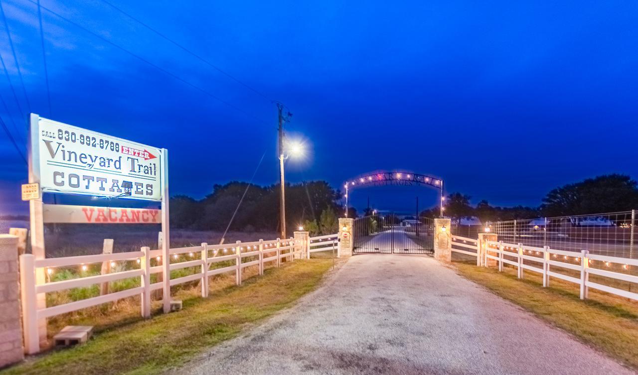 Vineyard Trail Cottages- Adults Only Fredericksburg Quarto foto