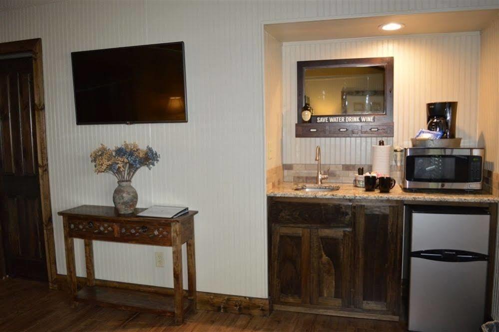 Vineyard Trail Cottages- Adults Only Fredericksburg Exterior foto